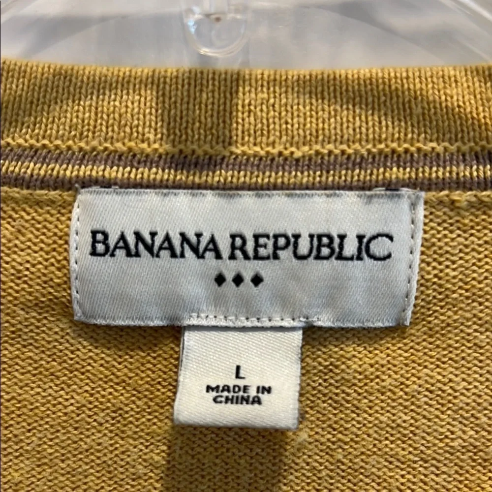 Banana Republic Men's Yellow V-Neck Sweater -size large 100%cotton